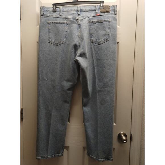 Wrangler Men's Size 42x30 Cowboy Cut A001 Light Wash Straight Leg Blue Jeans - Picture 2 of 5
